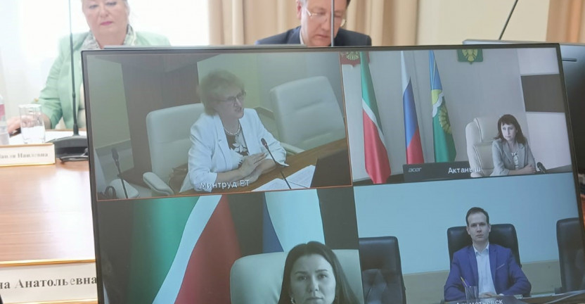 Совещание в режиме видеоконференции с руководителями исполнительных комитетов муниципальных образований Республики Татарстан